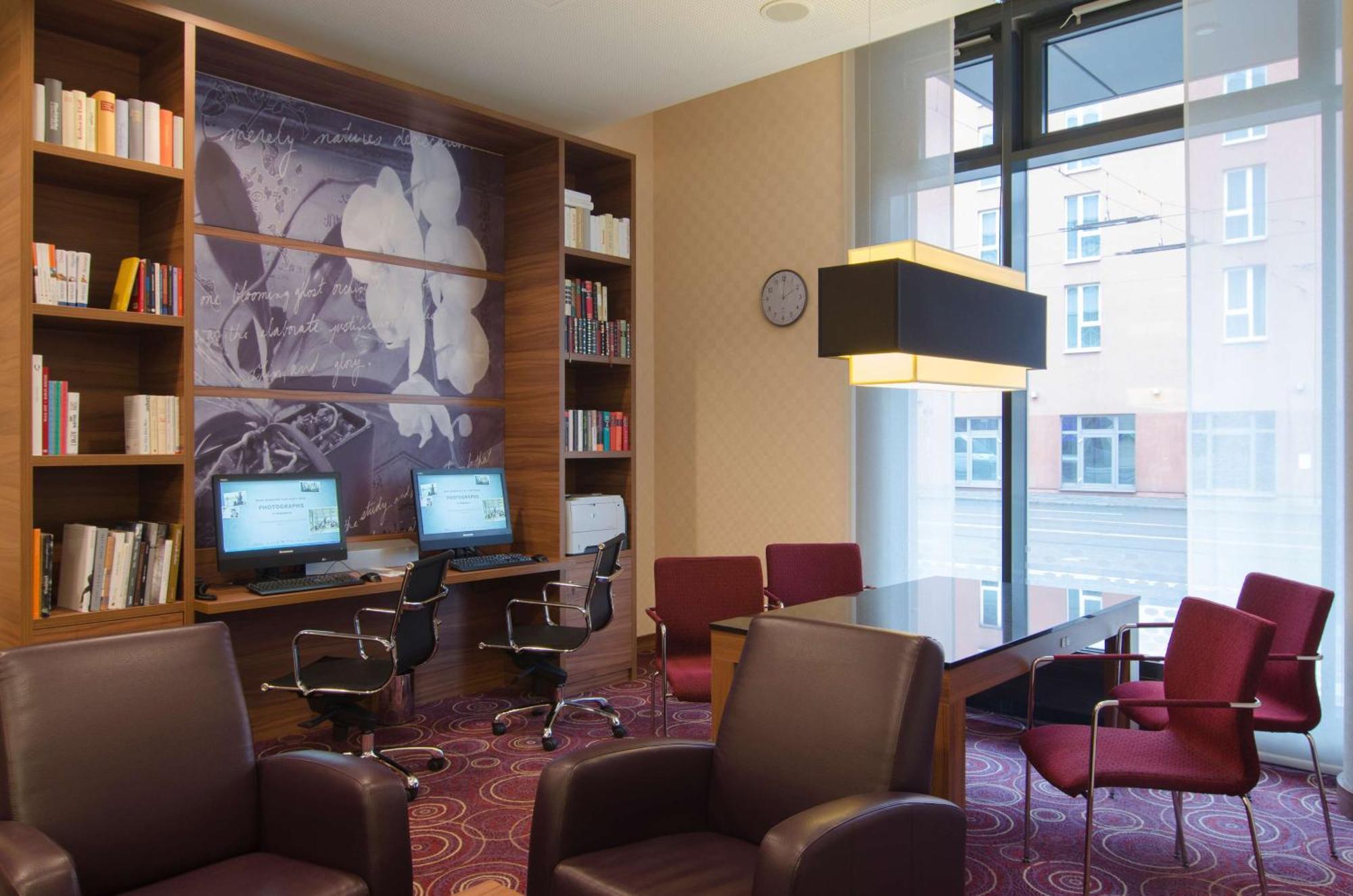 Hampton By Hilton Nuernberg City Center Экстерьер фото